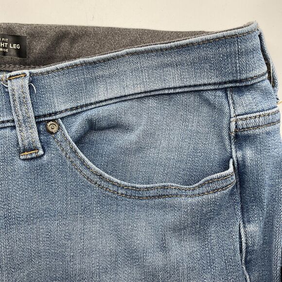 Lee Women's Slim Fit Straight Leg Jeans Mid Rise Size 18M Light Wash - Picture 7 of 10